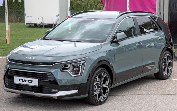 Hybryda, plug-in czy elektryk – co wybrać w 2026