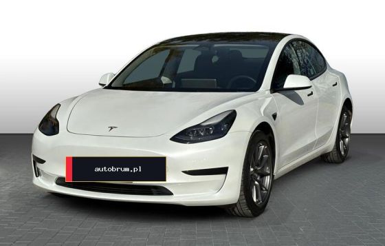 Tesla Model 3 2022 – auto używane w najmie